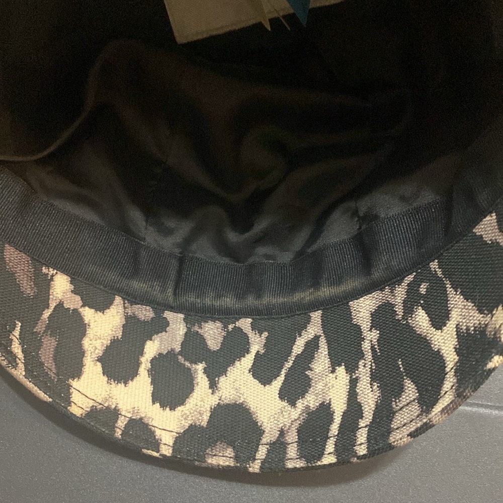 Coach classic Audrey Hepburn look - Picture 6 of 8